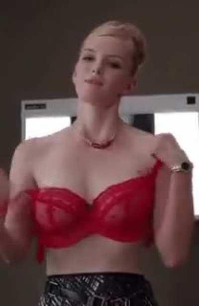 Betty Gilpin