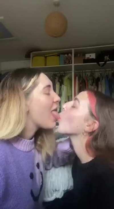 Smooth tongue kissing