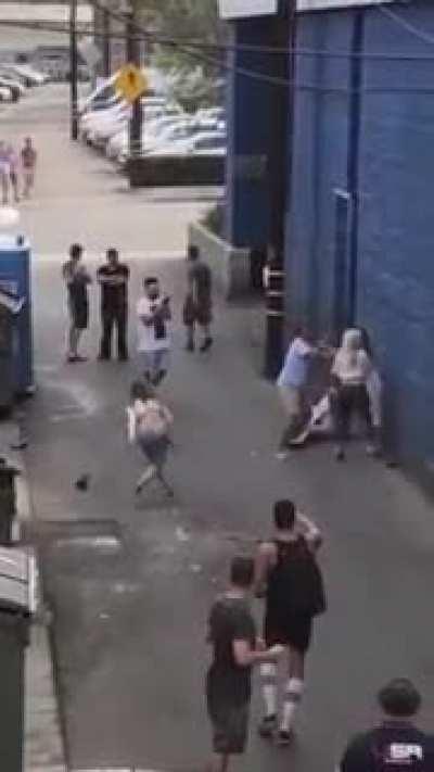 Crazy Street fight between Boys &amp;amp; Girls Gang...