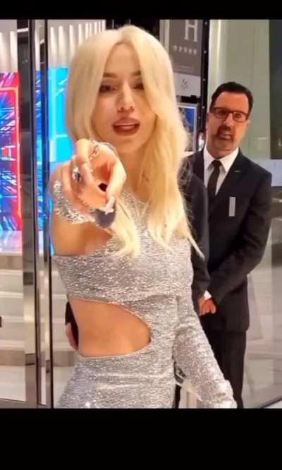 Ava Max Queen