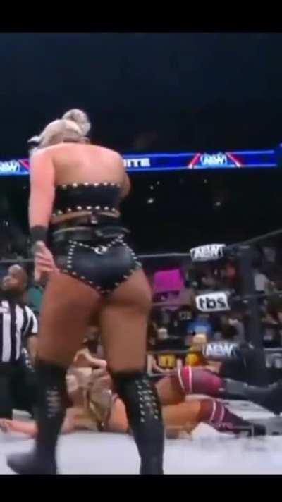 Toni Storm 