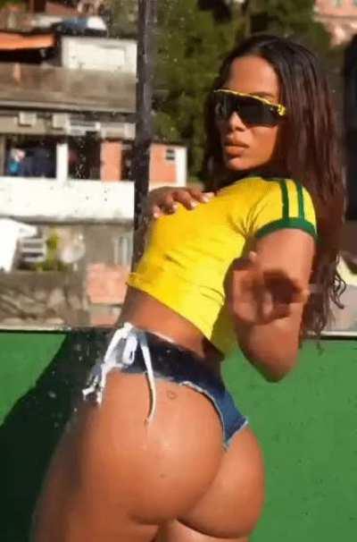 Anitta @anitta