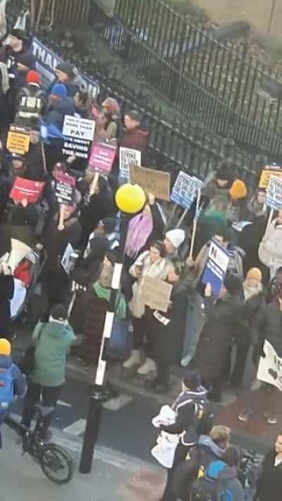 NHS Strike St Thomas' Hospital