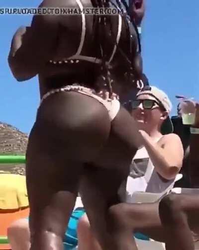 Bikini dance