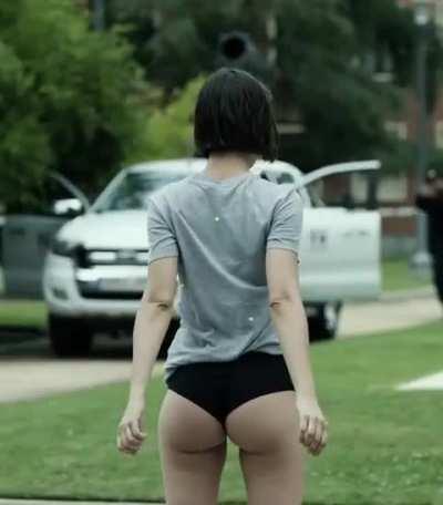 Úrsula Corberó's ass jiggle