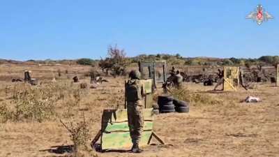 Russian soldiers training to defend against FPV drones