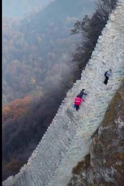 Great wall/ladder/stairs