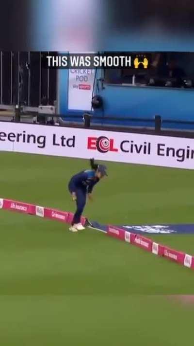 Harleen deol shows her superb awareness of the boundary ropes and takes a stunning catch.