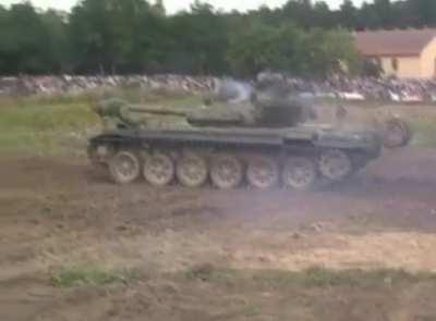 Shooting a T-72 125mm main gun gone wrong