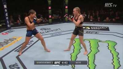 Valentina Shevchenko sends Jessica Eye to the shadow realm with a brutal headkick