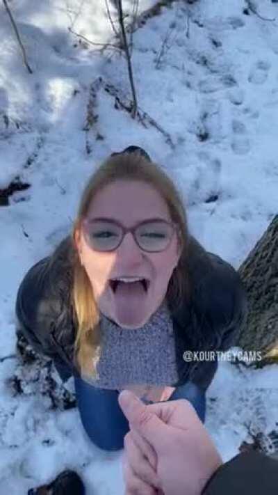 My last blowjob facial in the snow for the year 🥰