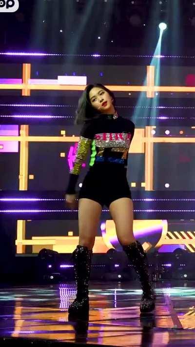 ITZY Ryujin thicc thighs