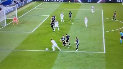 A good example of why we need a new striker here at Juventus.....