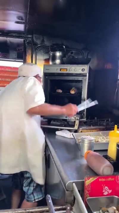 The cheapest and most delicious long-established hamburger shop in Japan run by a grandfather for 50 years.