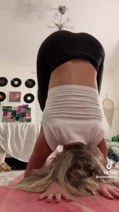 Faith Ordway flexibility 🍑 