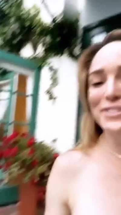 Caity bikini vid