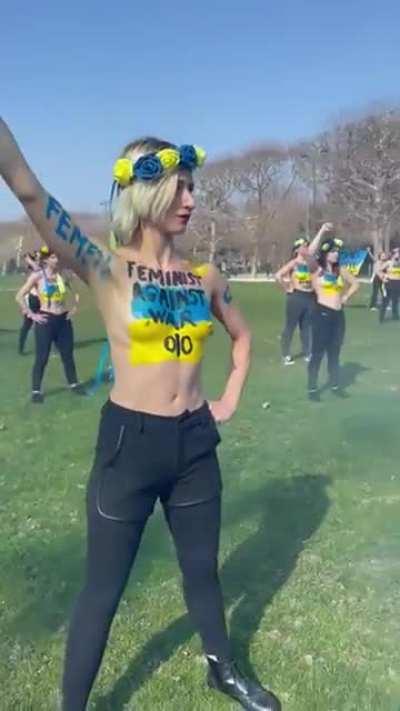 Boobs out for Ukraine