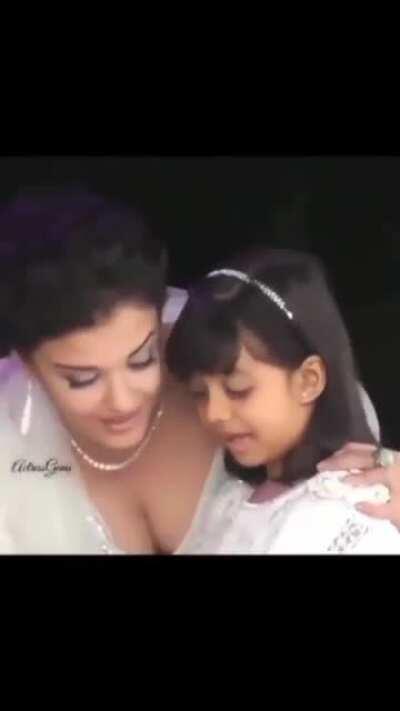 Aishwarya Rai Mommy's big cleavage