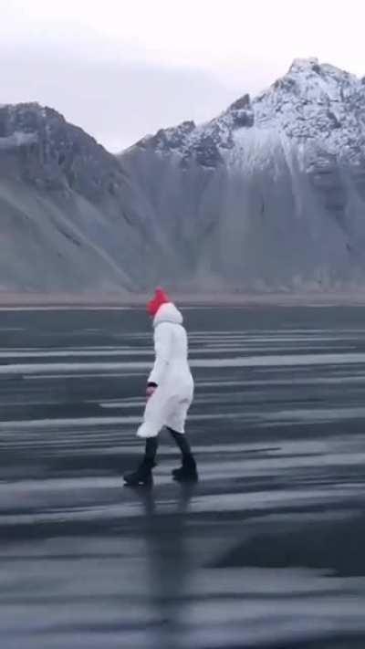 🔥 A rare phenomena called &quot;Sand snakes&quot; in Iceland.