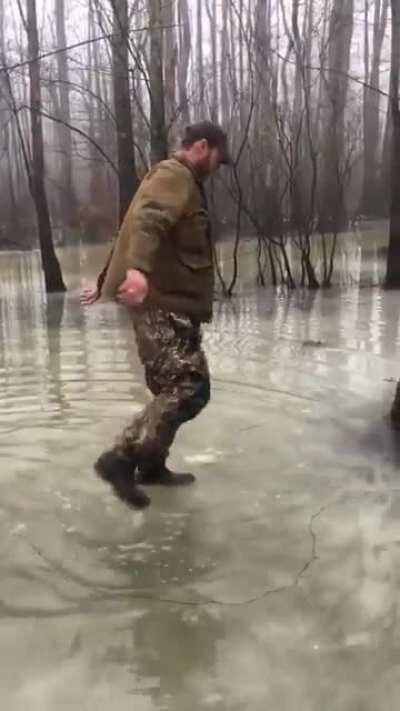 Duck hunter battles icy pond to get his gun