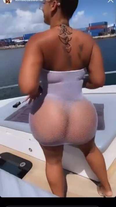 Kimbella Twerking that phat ass😻