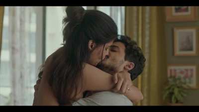 Shreya Dhanwanthary Hot Kiss in Unpaused Naya Safar 2022