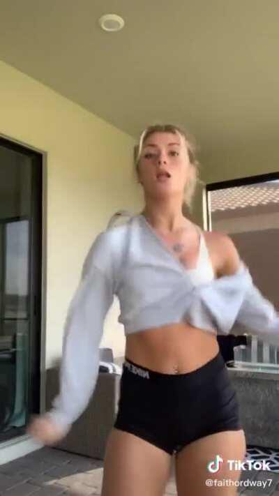 She’s doing the dance wrong