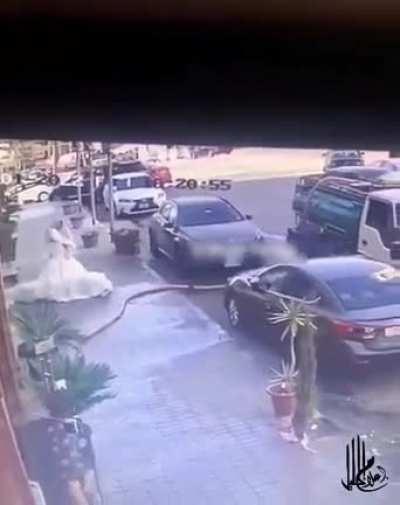 While leaving the bridal salon, the bride is washed by a raging sewage pipe