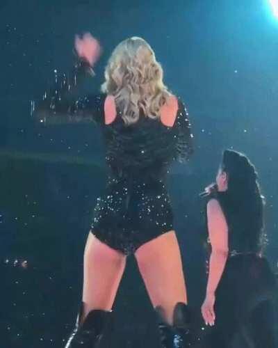 Taylor Swift just gets me throbbing, time to wake n bake n jerk to her round tight ass 🤤👅