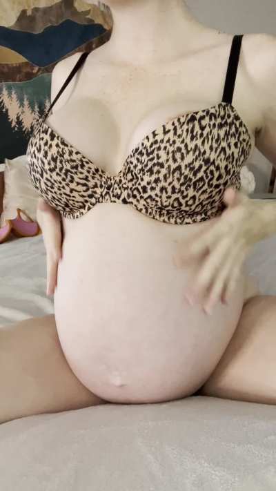 Do i look good at 8mo pregnant?