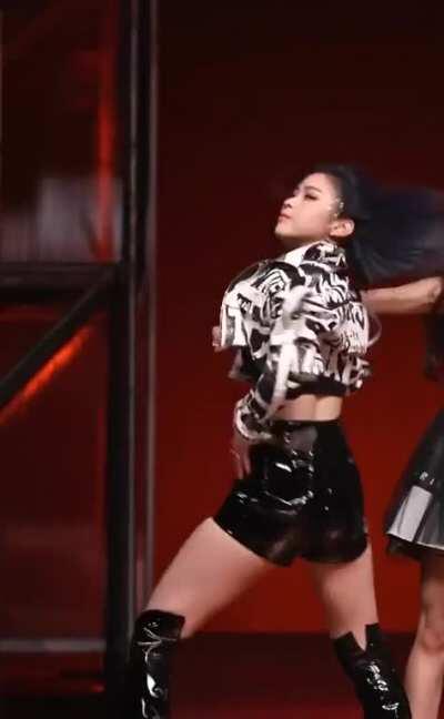 Itzy - Ryujin thighgap in tight leather shorts