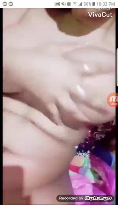 Super Cute Desi Big Boobie Girl likes to Play with her Titties & rub her Wet Pussy