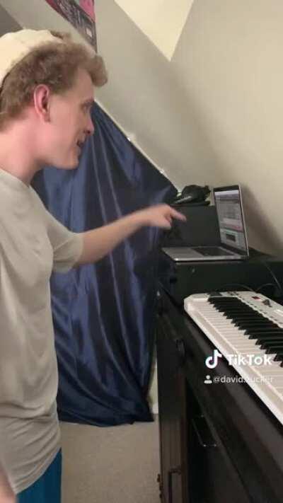 albino rapper spits BARS from his bedroom : TikTokCringe