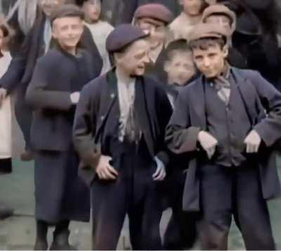 Children seeing a camera for the first time in 1901.