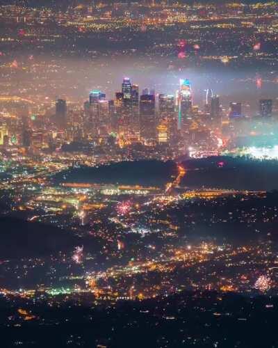 Time-lapse of last night's New Years Eve fireworks over Los Angeles.