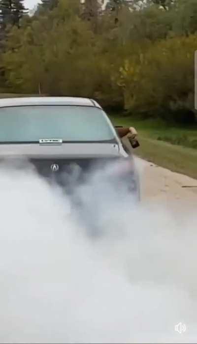 In relation to my previous post - here's a video of the twin engine Acura CL doing a burnout!