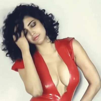 Shruthi Hassan awesome boobs