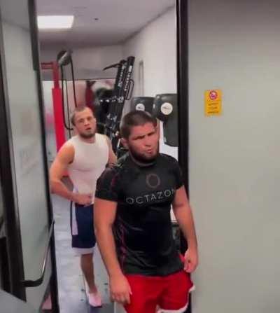 “everyday he kill everybody” .. seems like coach khabib torturing these guys.