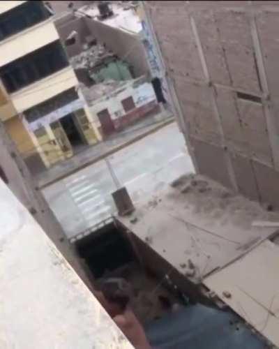 WCGW if I attempt to climb this wall to escape from the policia!