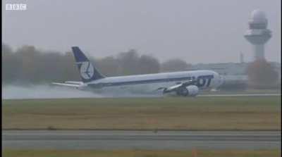 Emergency landing of a 230-passenger jet without wheels