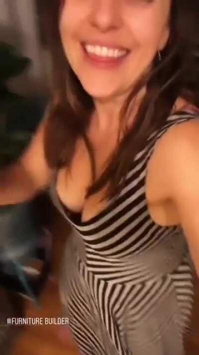 Olga Kay Cleavage 😍