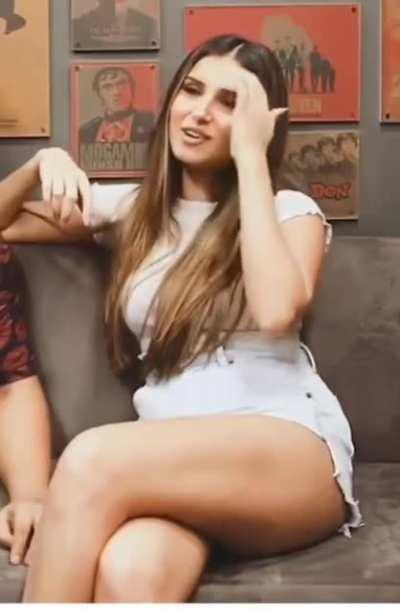 Tara Sutaria perfect thighs 🥵