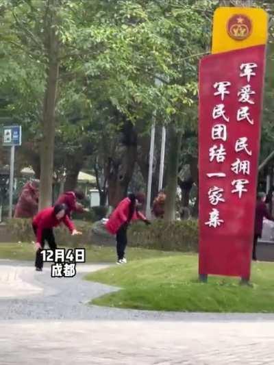 Weird tongue-out fitness dance going viral in China