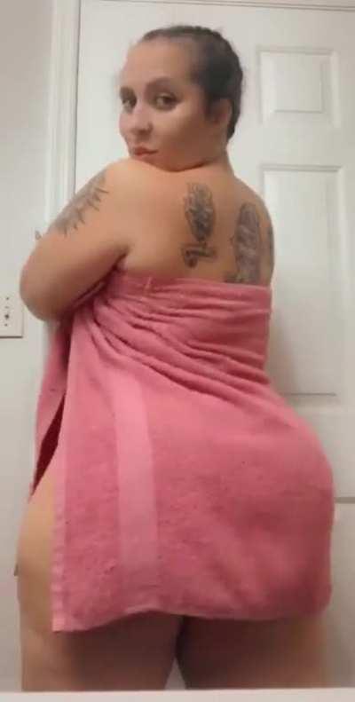 Thunda859 Naked Towel Twerk 🍑