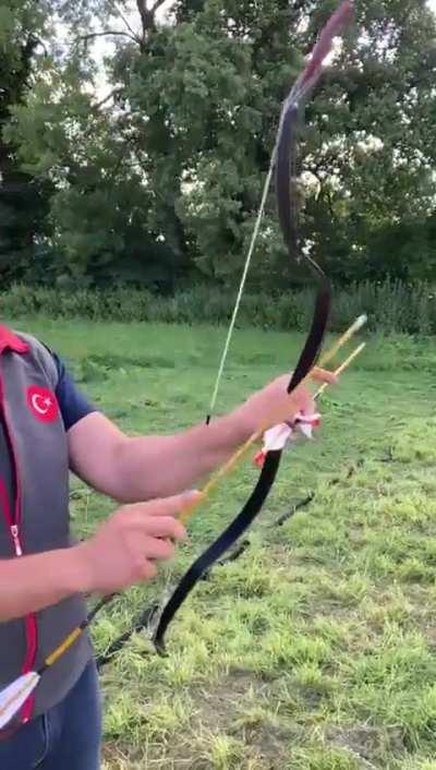 Loading arrows from the bow hand