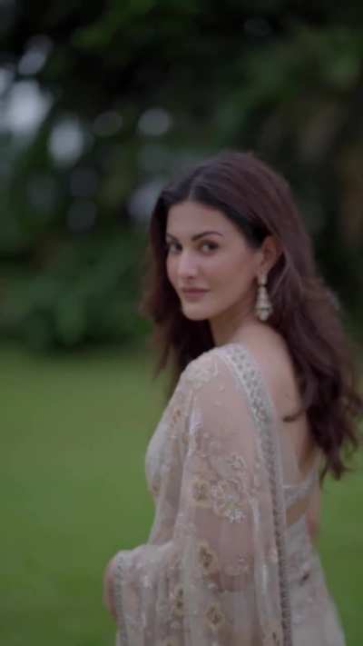 Amyra dastur 