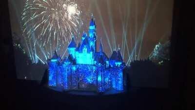 Disneyland fireworks at home using 3D printing and projection mapping