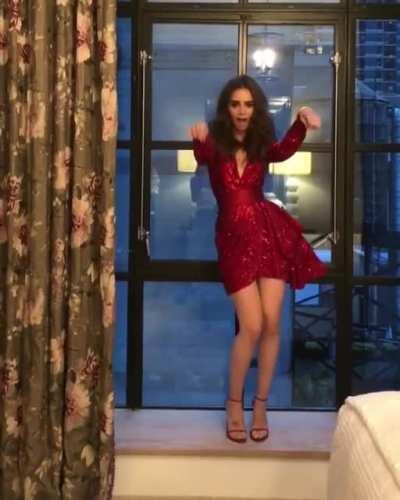 Lily Collins sexy dance !!