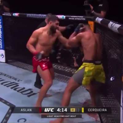 İbo Aslan ufc’deki ikinci Maçını bir dakikadan kısa bir süre içinde bitiriyor. 