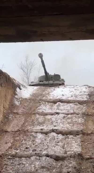 An underground shelter for the 🇺🇦Ukrainian 122-mm self-propelled howitzer 2S1 